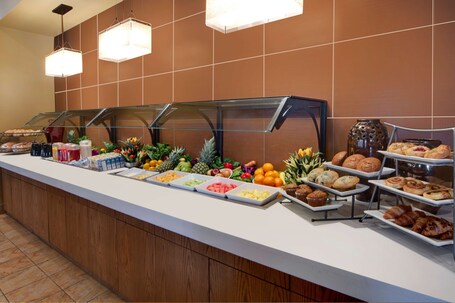 Best Western Plus Winnipeg Airport Hotel - Image 18