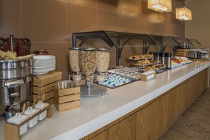 Tägliches Frühstücksbuffet gegen Gebühr