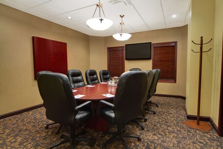 Best Western Plus Winnipeg Airport Hotel - Image 23