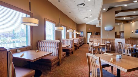 Best Western Plus Winnipeg Airport Hotel - Image 38