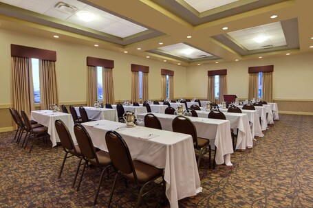 Best Western Plus Winnipeg Airport Hotel - Image 12