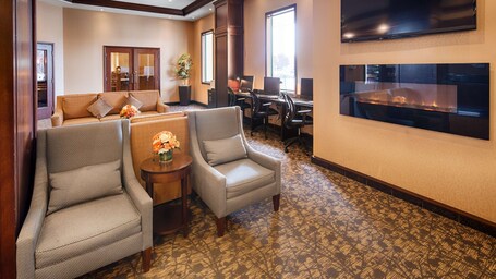 Best Western Plus Winnipeg Airport Hotel - Image 4