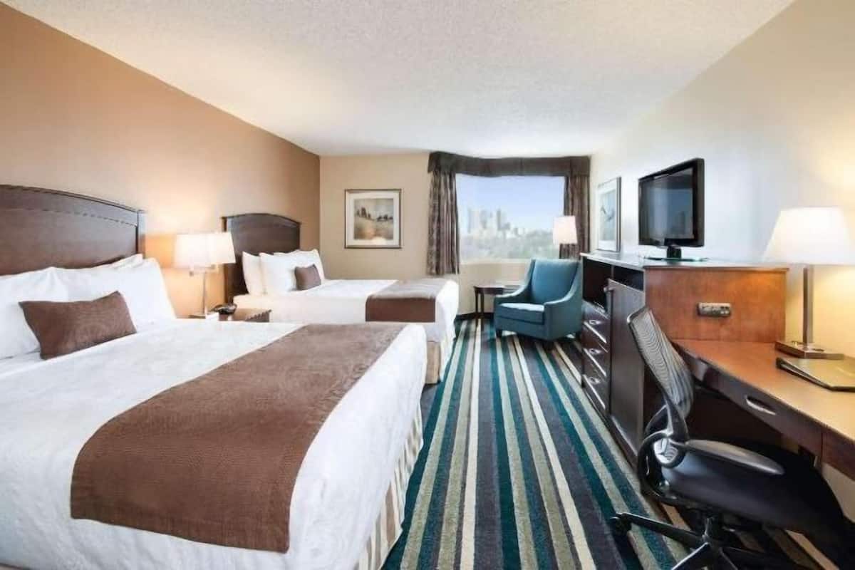 Premium bedding, pillowtop beds, desk, laptop workspace