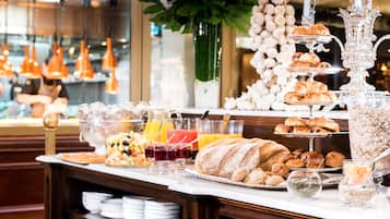 Petit déjeuner anglais (45 GBP par personne)