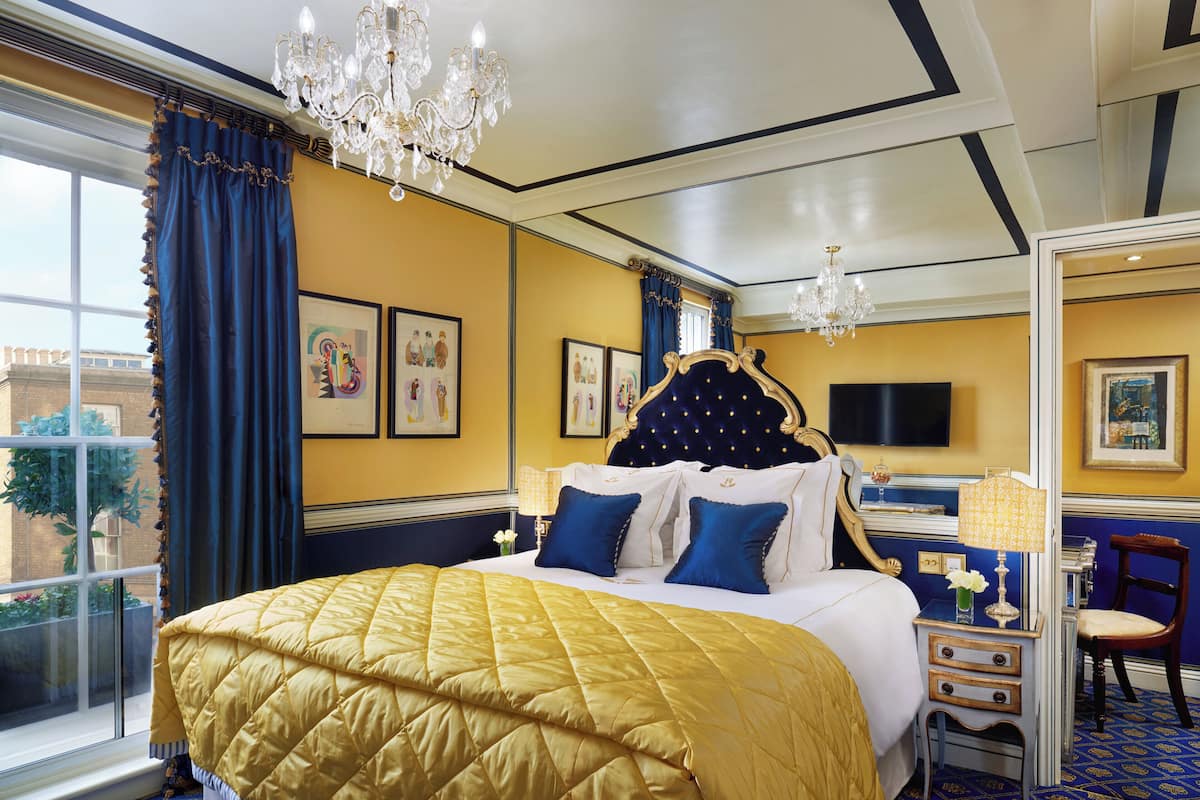 Executive suite | Luxe beddengoed, donzen dekbedden, een kluis op de kamer