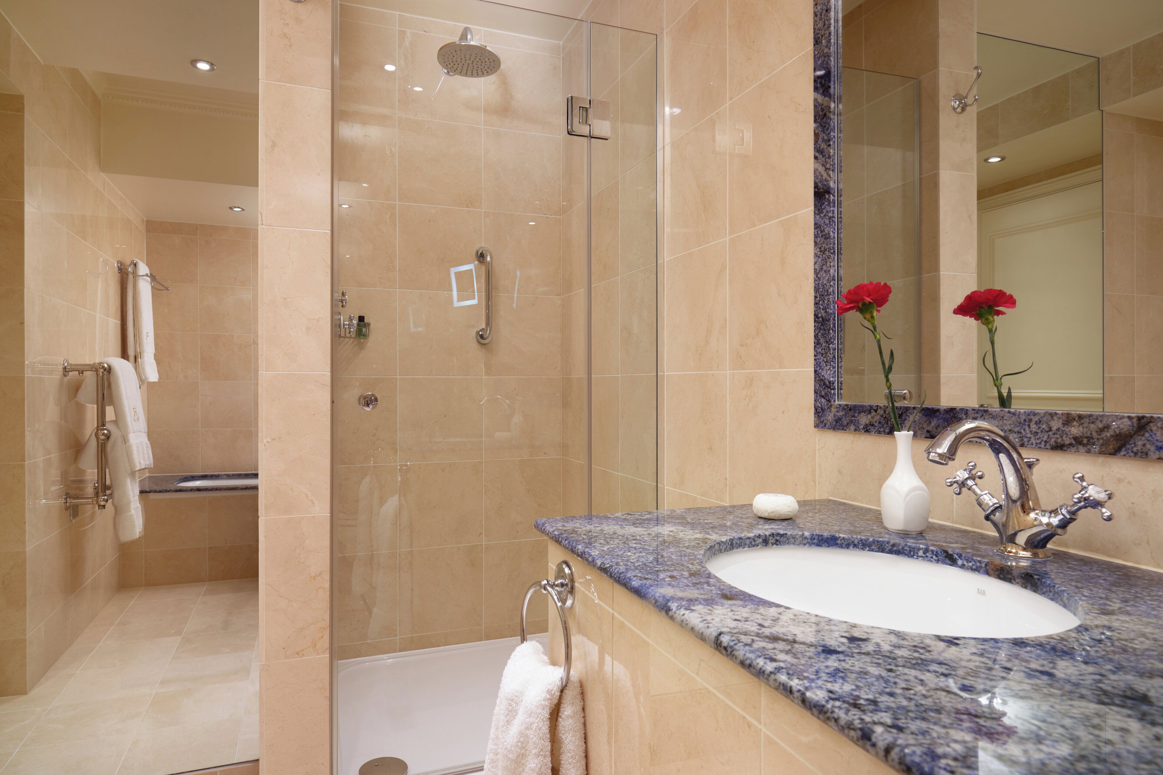 executive room, 1 king bed | 1 bedroom, premium bedding, down duvets, in-room safe