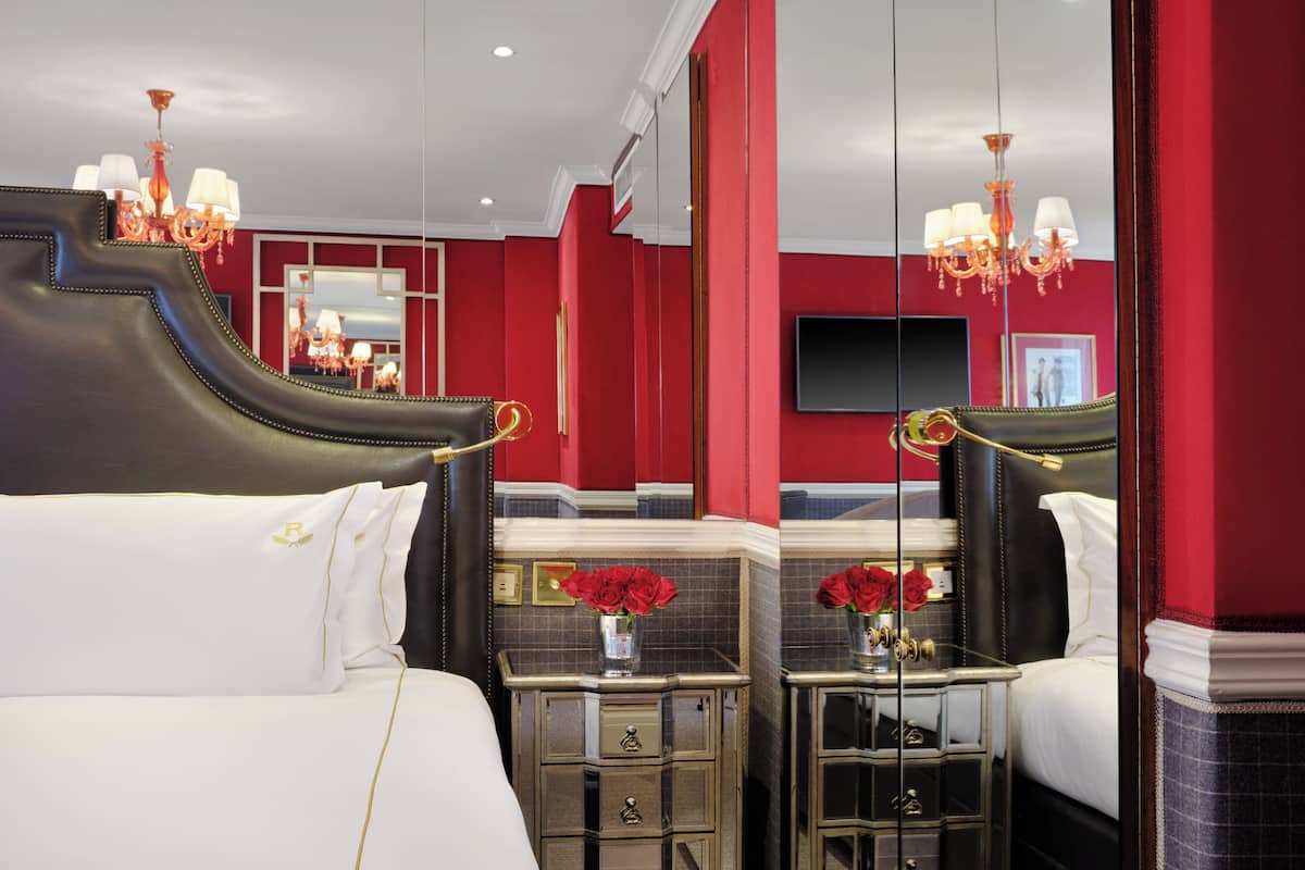 Executive Room, 1 King Bed | Premium bedding, down comforters, in-room safe, individually decorated