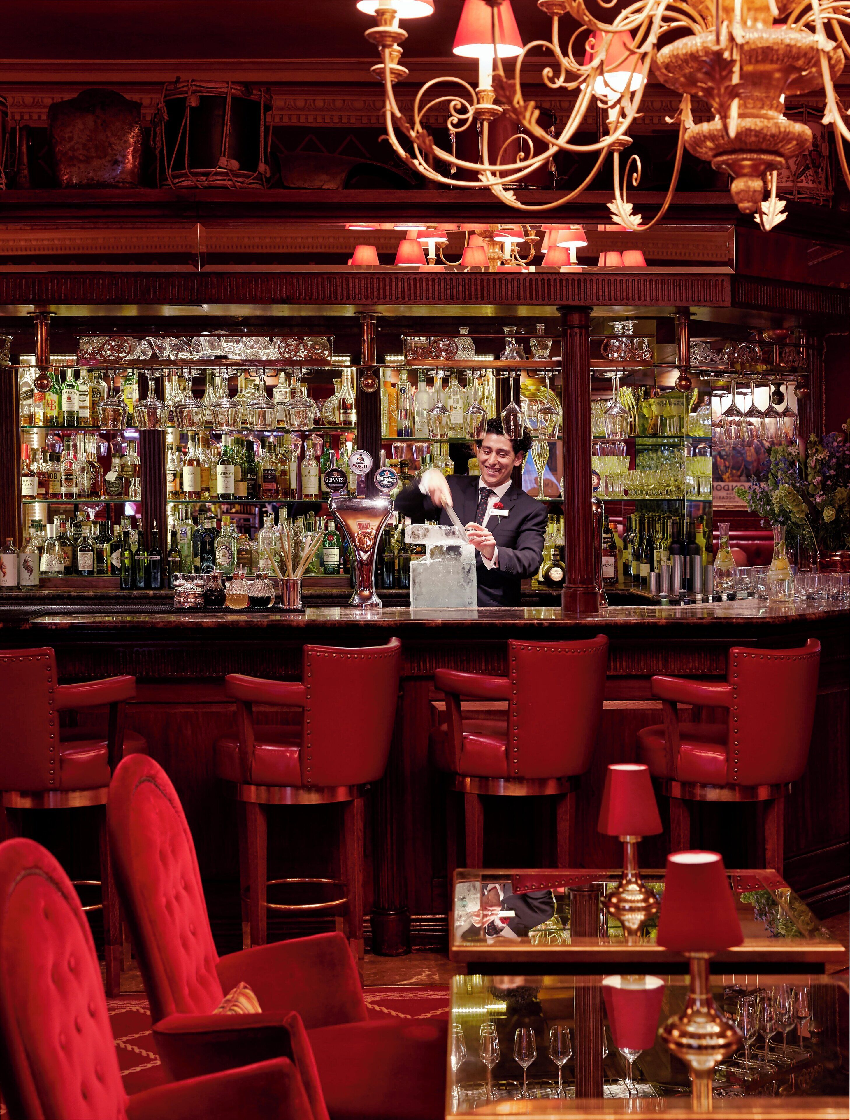4 barer/lounger, champagnebar och cocktailbar