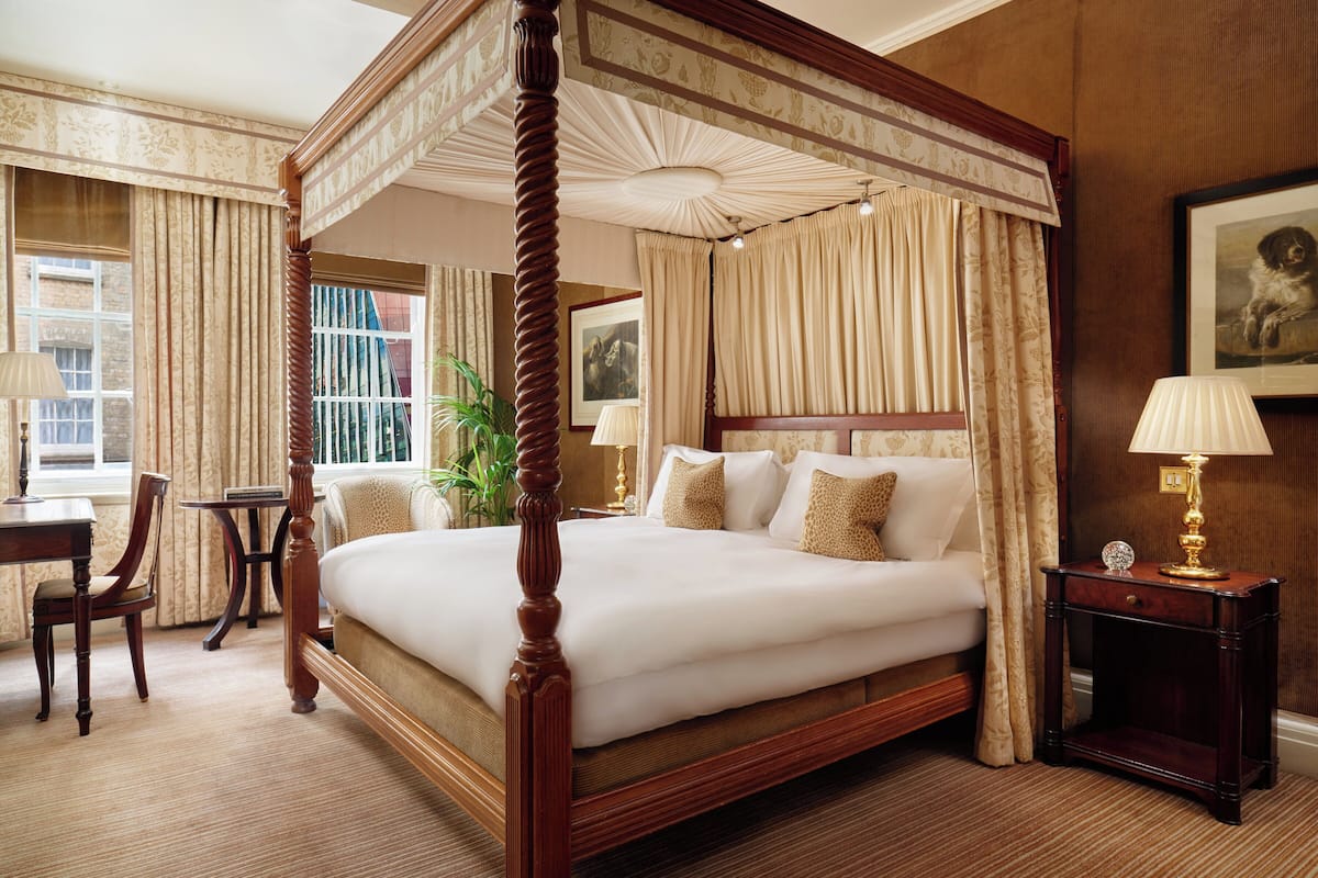 Suite (96) Master) | Premium bedding, down comforters, in-room safe, individually decorated