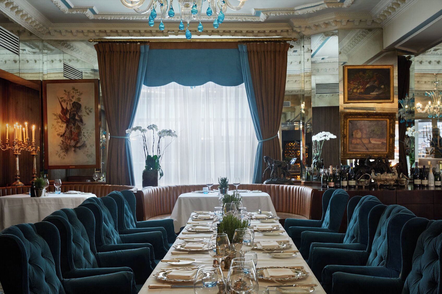 2 restaurants; breakfast, lunch, dinner and brunch served 