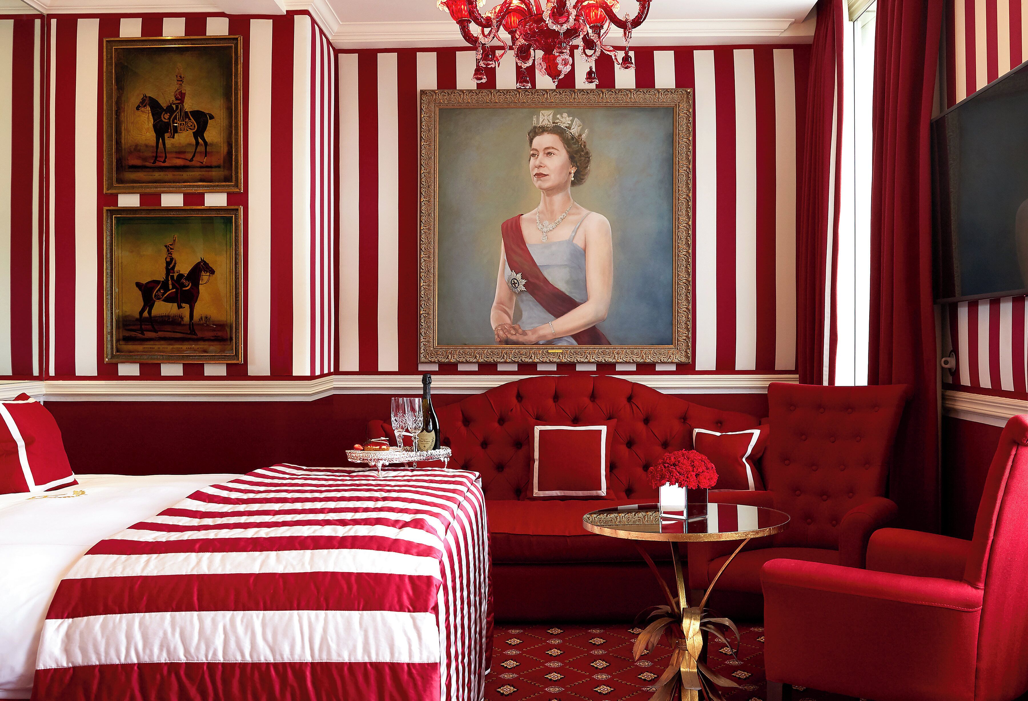 Junior Suite | Premium bedding, down comforters, in-room safe, individually decorated