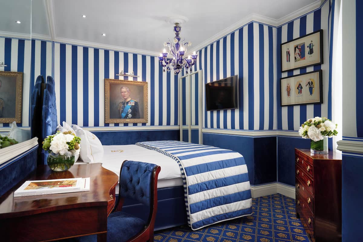 Room, 1 King Bed (Royal Themed) | Property amenity