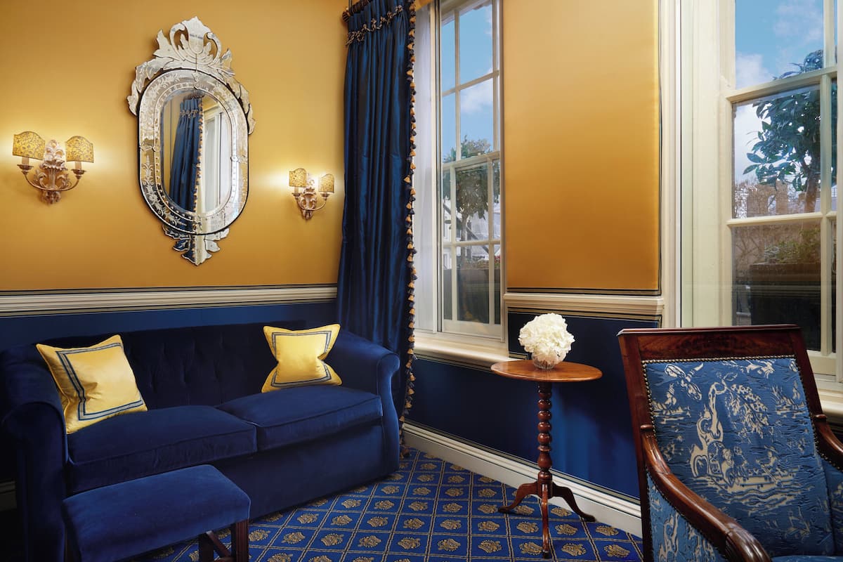 Executive Suite | Premium bedding, down comforters, in-room safe, individually decorated