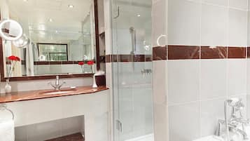 Executive Suite | Bathroom | Combined shower/tub, designer toiletries, hair dryer, bathrobes