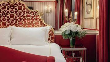 Family Suite | Premium bedding, down comforters, in-room safe, desk