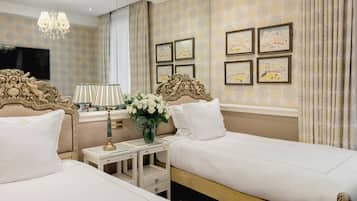 Superior-Zweibettzimmer | Hochwertige Bettwaren, Daunenbettdecken, Zimmersafe, Schreibtisch