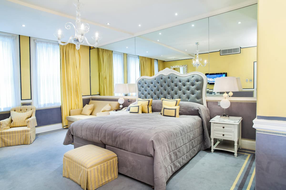 Family Suite | Premium bedding, down comforters, in-room safe, individually decorated