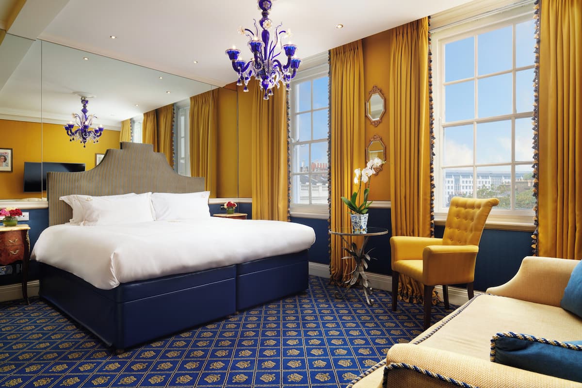 Junior Suite | Premium bedding, down comforters, in-room safe, individually decorated