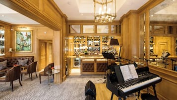 4 bar/lounge, bar specializzato in champagne, cocktail bar