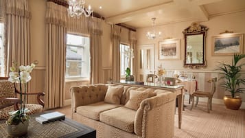 Suite (96) Master) | Premium bedding, down duvets, in-room safe, individually decorated