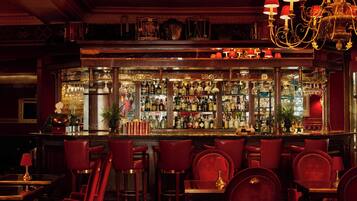 4 bars/lounges, Champagne bar, cocktail bar