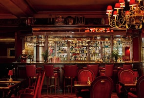 4 bars/lounges, Champagne bar, cocktail bar