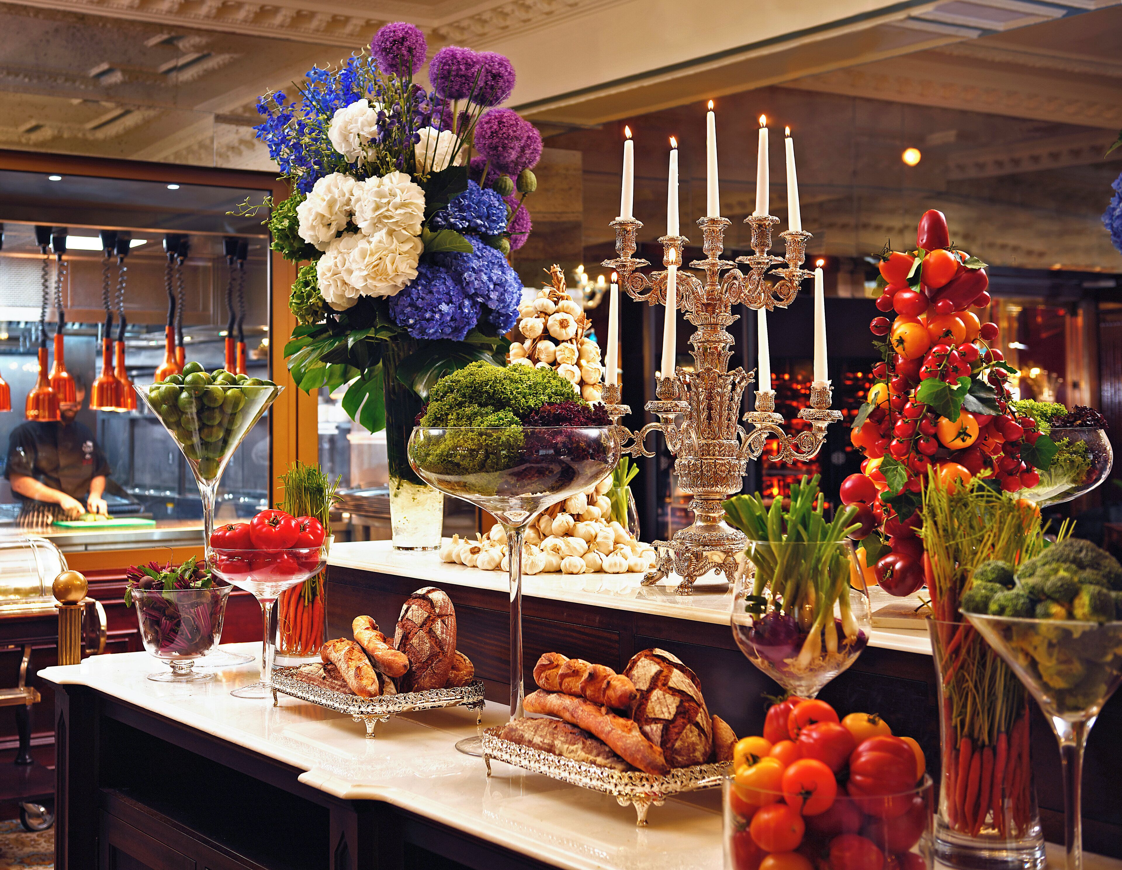 อาหารเช้าแบบอังกฤษทุกวัน (GBP 45 ต่อคน)