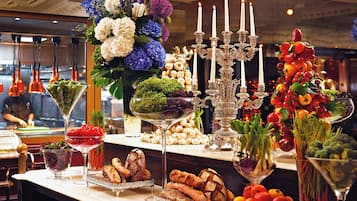 Daily English breakfast (GBP 45 per person)