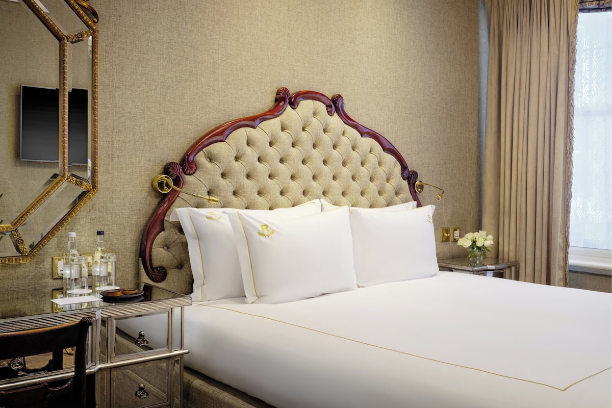 Habitación superior, 1 cama de matrimonio grande | 1 dormitorio, ropa de cama de alta calidad, edredones de plumas