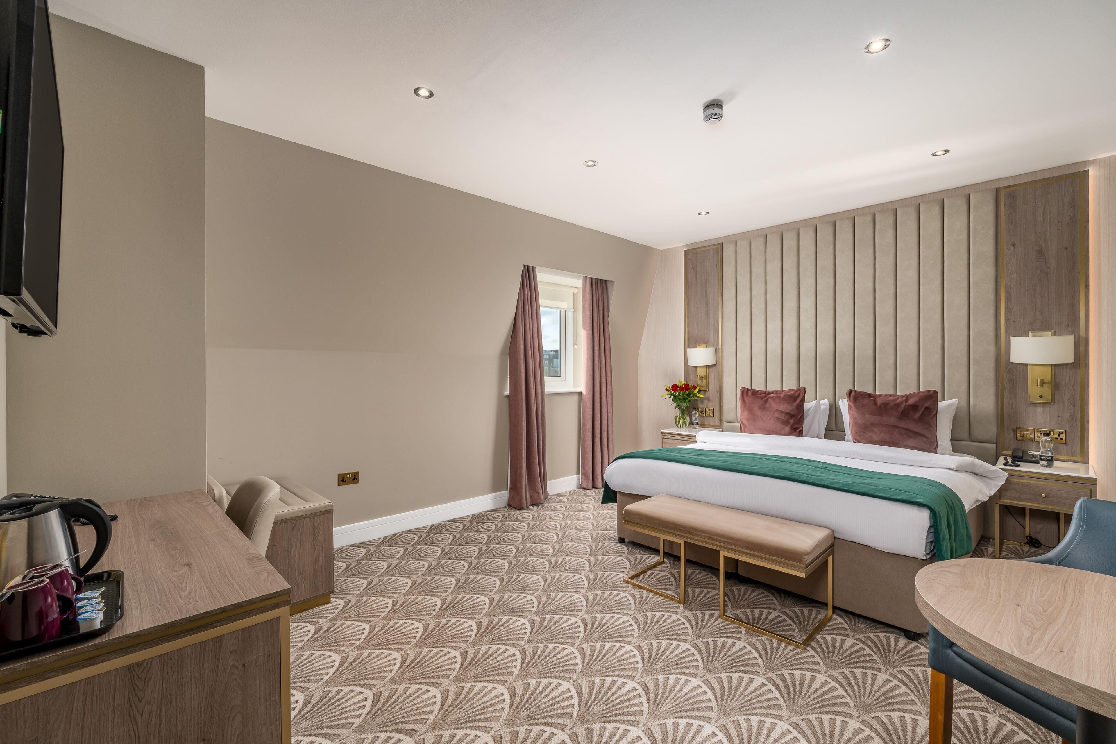 Deluxe Room, 1 King Bed | In-room safe, desk, free cots/infant beds, free WiFi