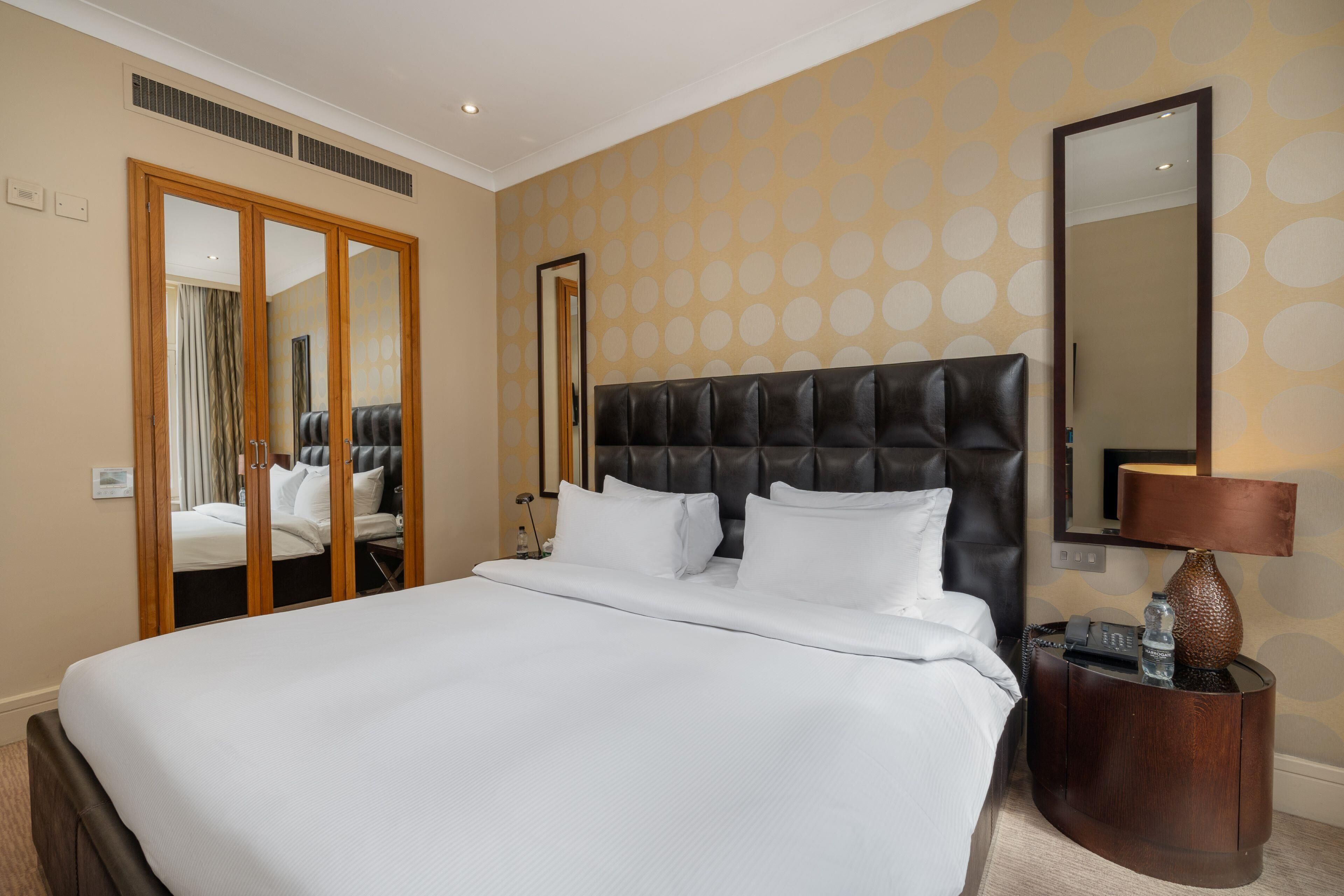 Classic Double Room | In-room safe, desk, free cots/infant beds, free WiFi