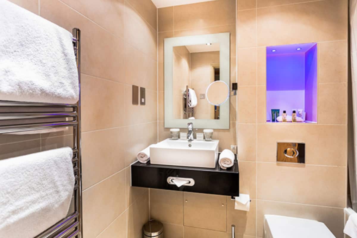 Combined shower/tub, free toiletries, hair dryer, bathrobes