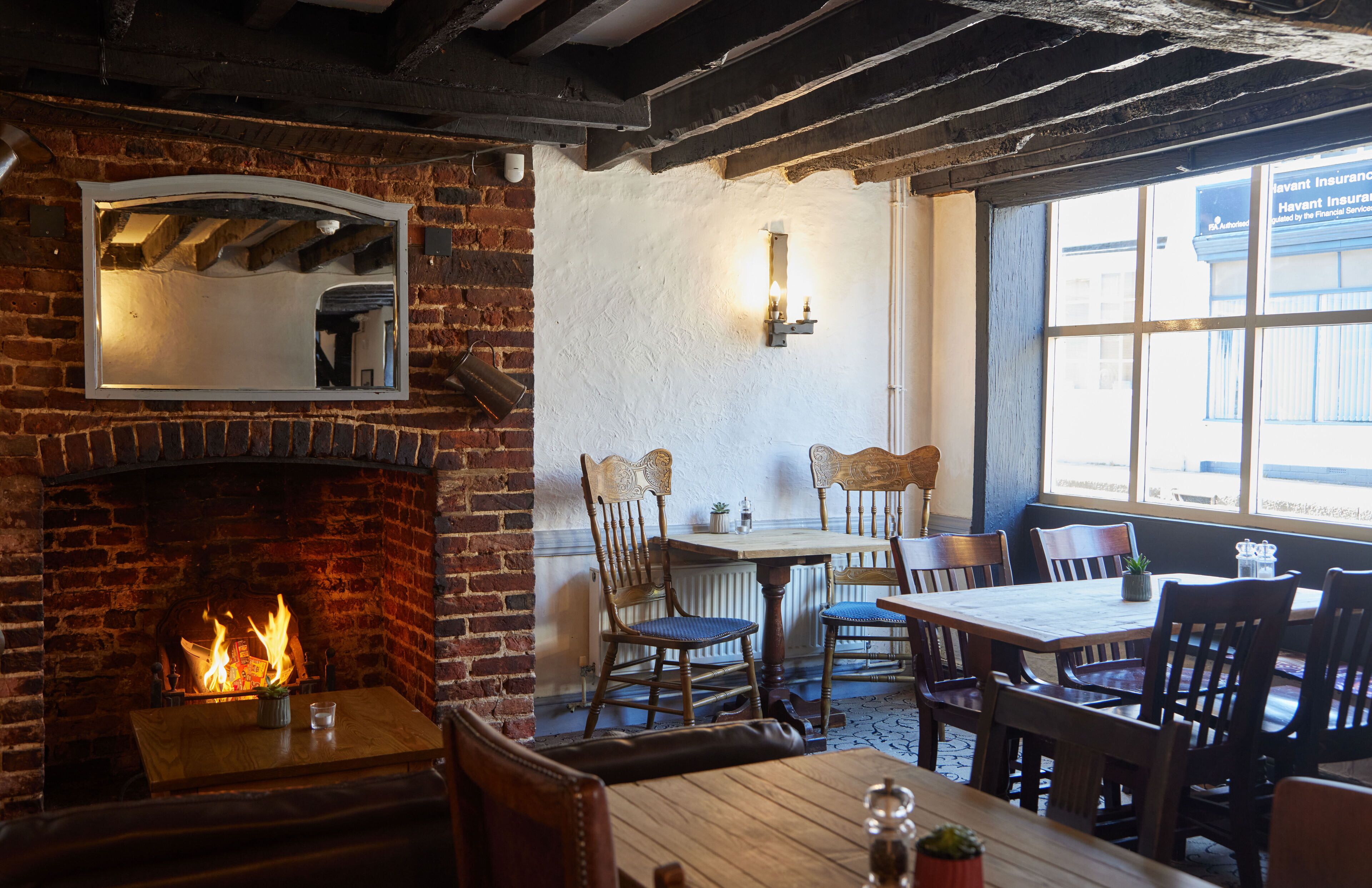 Se sirven desayunos, comidas, cenas y cocina europea moderna 