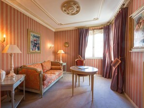 Suíte | Sala de estar | TV de tela plana