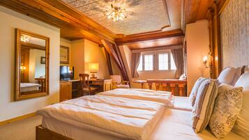 Minibar, in-room safe, individually decorated, individually furnished