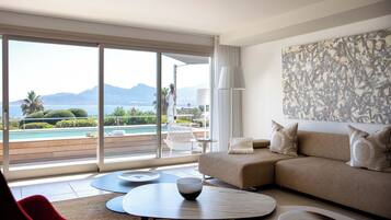 Appartement, 2 chambres, piscine privée, vue mer | Coin séjour