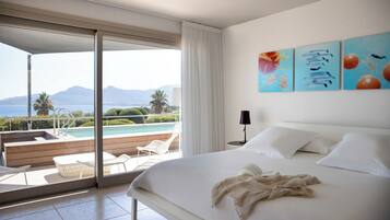 Appartement, 2 chambres, piscine privée, vue mer | Literie de qualité supérieure, coffres-forts dans les chambres