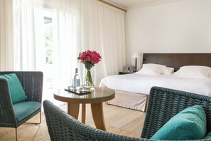 Deluxe Room, Sea View | Premium bedding, in-room safe, blackout drapes, soundproofing