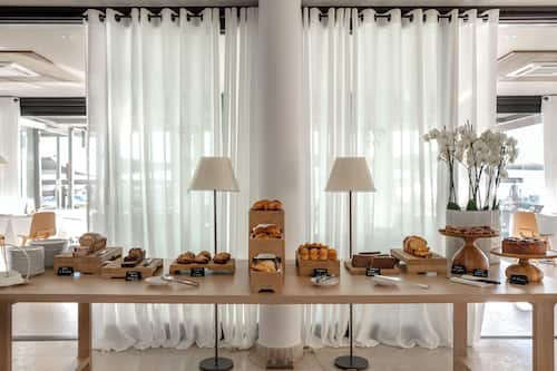 Petit déjeuner buffet compris tous les jours