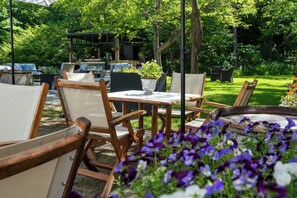 Tempat makan outdoor