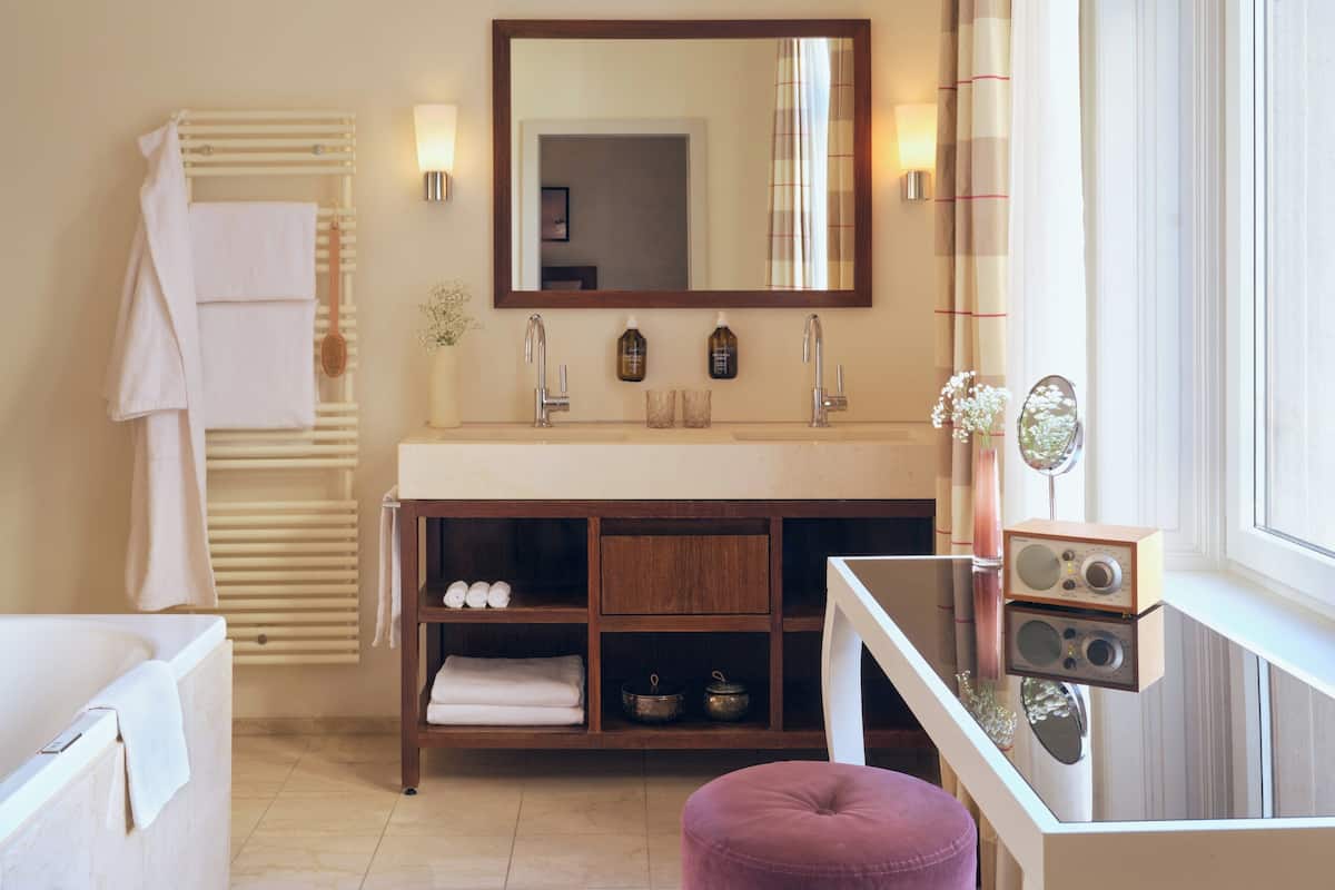separate bathtub and shower, jetted bath, designer toiletries