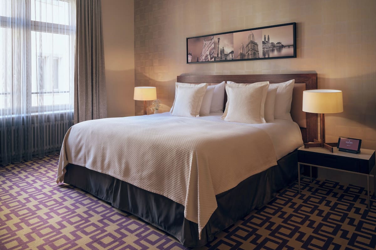 Suite | Hochwertige Bettwaren, Minibar, Zimmersafe, individuell eingerichtet