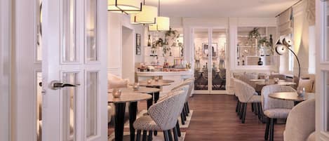 Tägliches großes Frühstück (49 CHF pro Person)