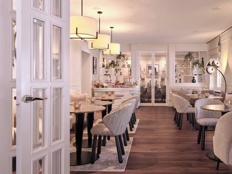 Daily full breakfast (CHF 49 per person)