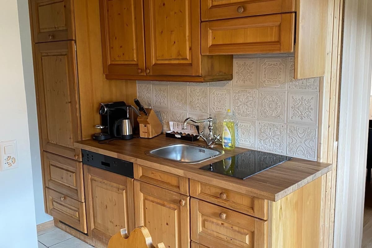 panoramic condo | private kitchen | electric kettle