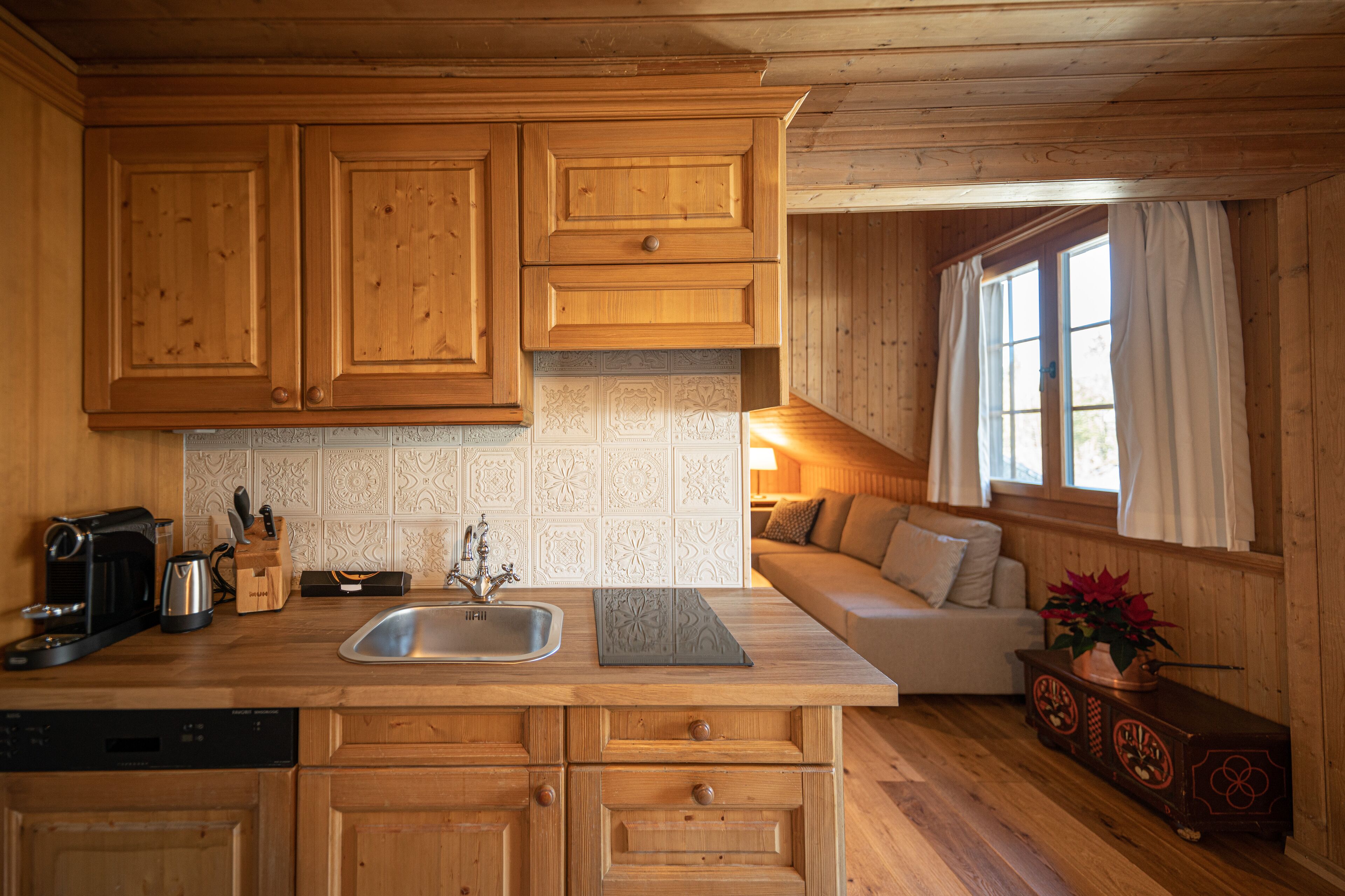 romantic condo | private kitchen | electric kettle