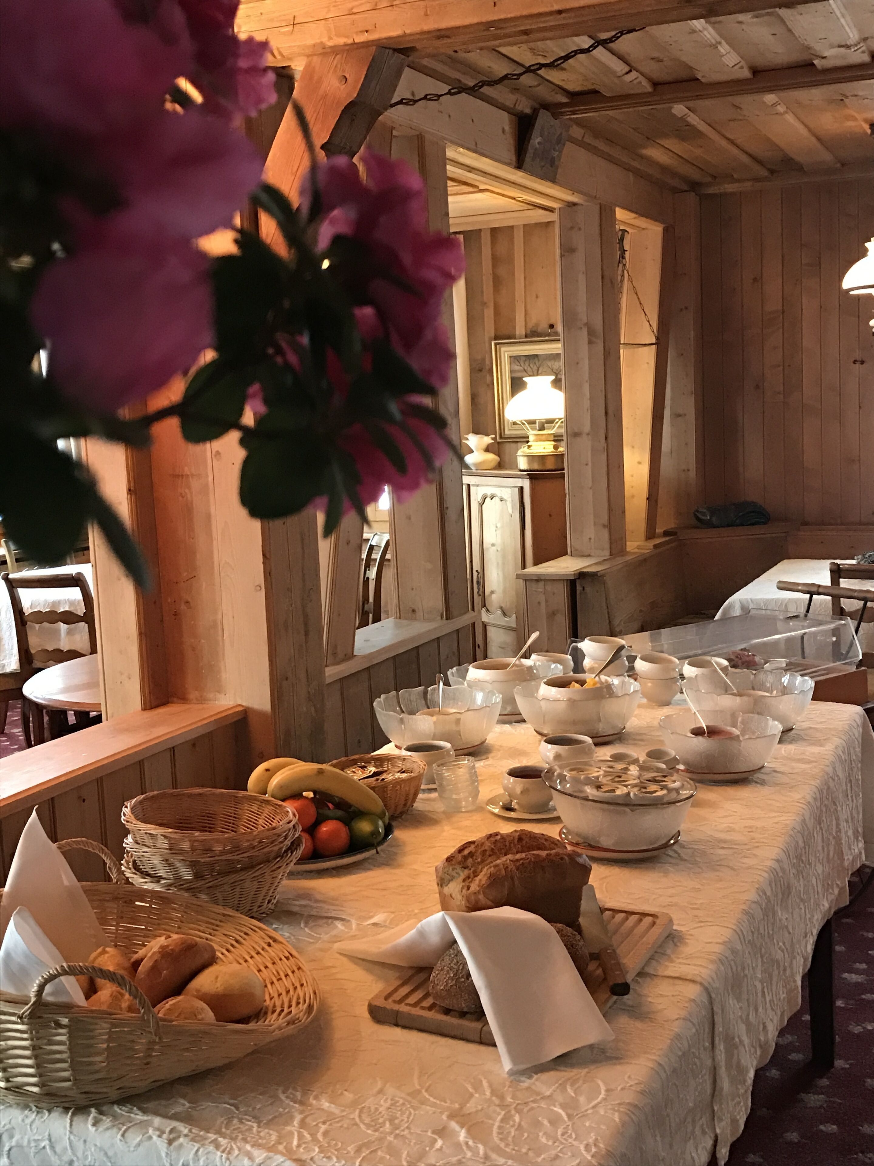 free buffet breakfast