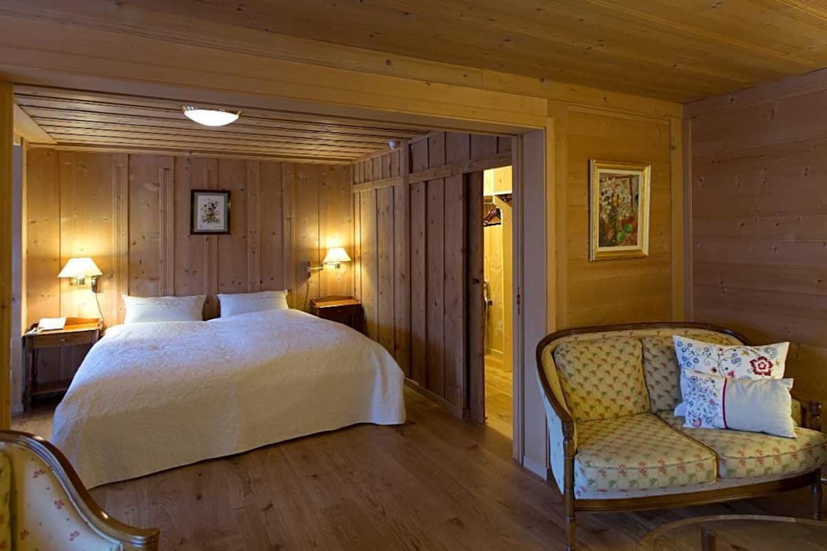 Junior Suite | 1 bedroom, in-room safe, individually decorated, individually furnished