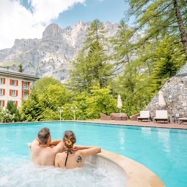 Outdoor pool, pool umbrellas, sun loungers