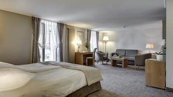 Premium bedding, down comforters, in-room safe, desk